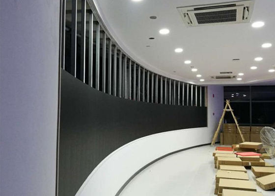 A elevação video flexível das lêndeas da parede P2.5 900 do diodo emissor de luz de HD refresca a manutenção dianteira do acesso